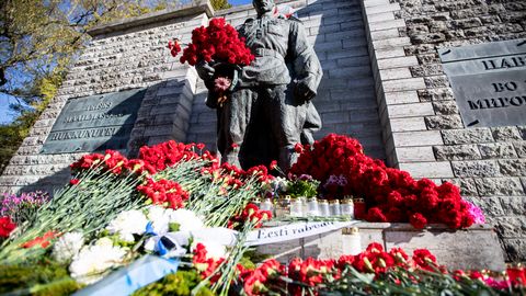 Полиция готовится к 9 мая: поминать погибших не запрещено, но военной символике в свободной Эстонии места нет!