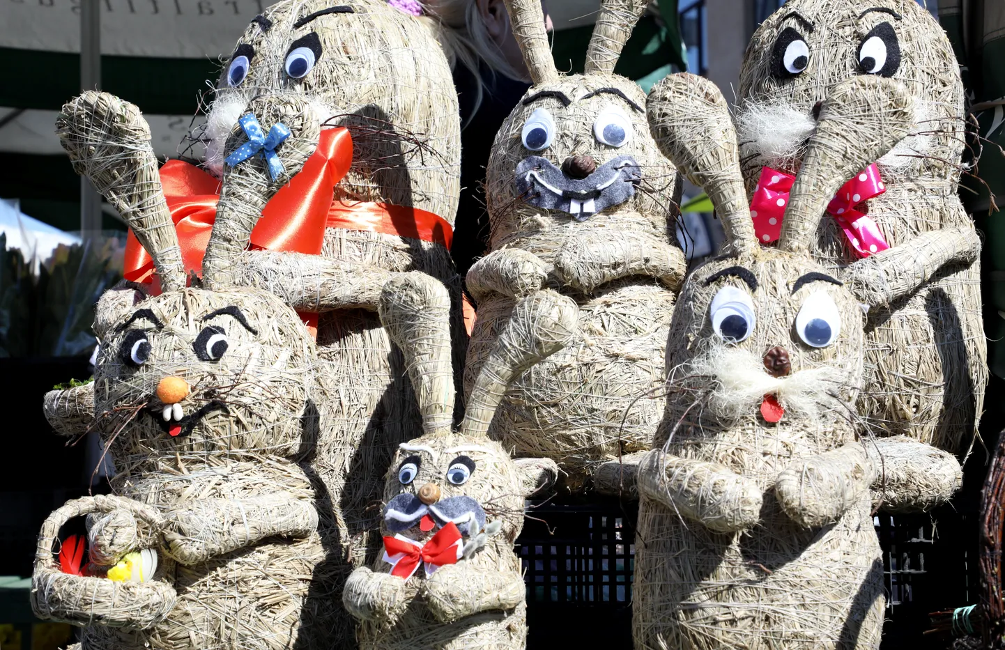 Lieldienu dekori Rīgas Centrāltirgū.