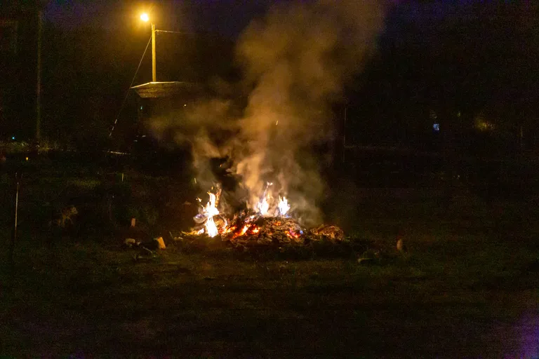 Jüriöö lõke Tõrva linnas.