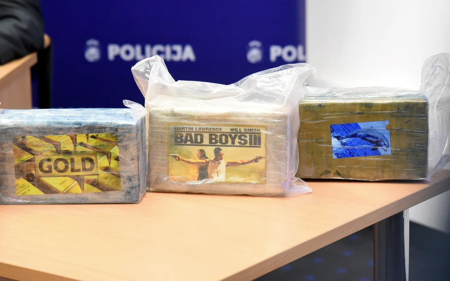 Valsts policija sadarbībā ar ASV tiesībsargājošo iestādi un pretterorisma vienību "Omega" Kokneses novadā izņēma vairāk nekā divas tonnas kokaīna kravu ar 42 kartona kastēm, kurās atradās 2195 briketes ar dažādiem logo - "TNT", "Badboys", "Gold" un ar delfīna attēlu.