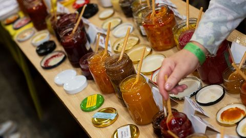 Olustveres saavad kokku hoidistajad ja noored künnimeistrid
