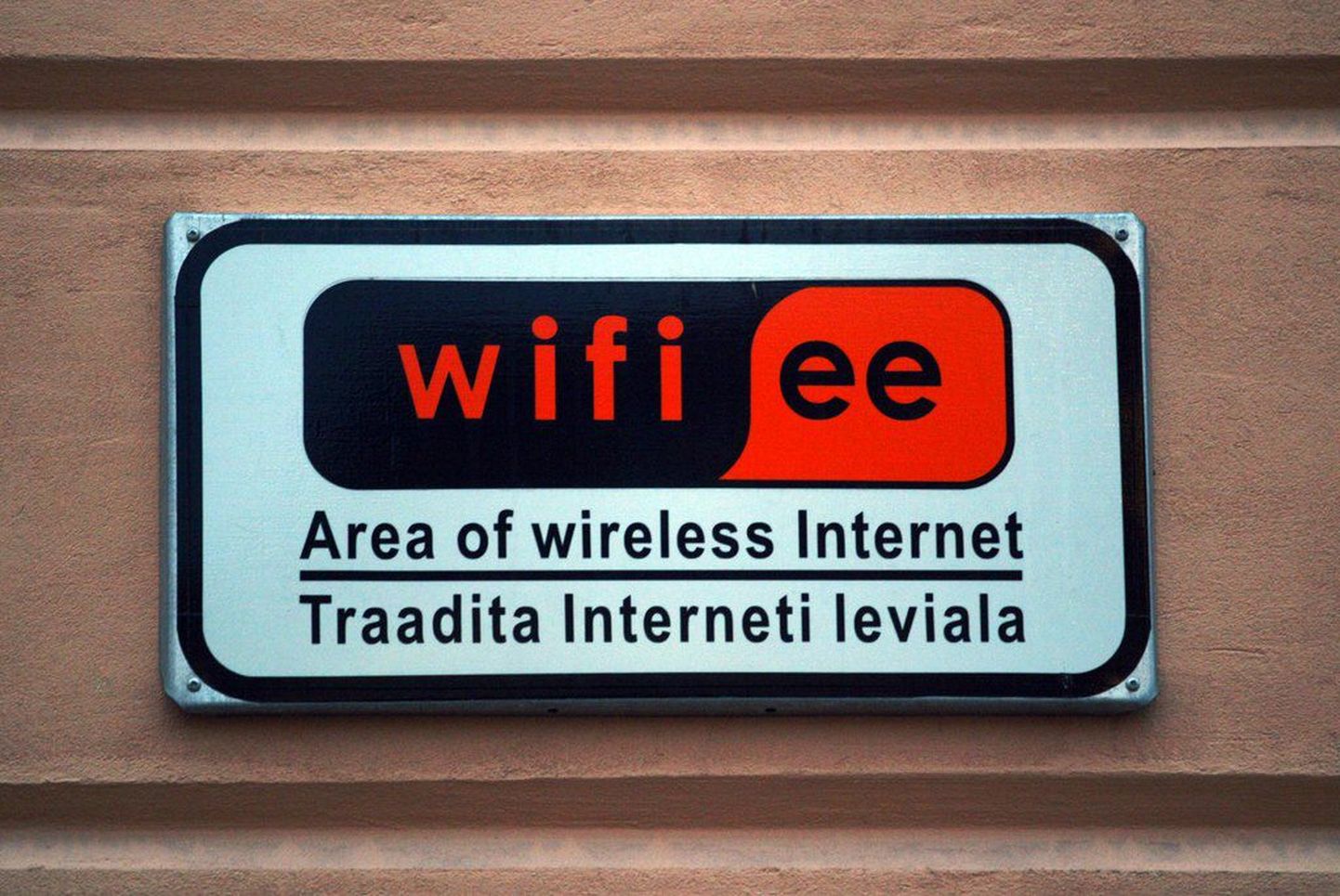 Pildil märk, mis annab teada traadita interneti levialast Eestis.