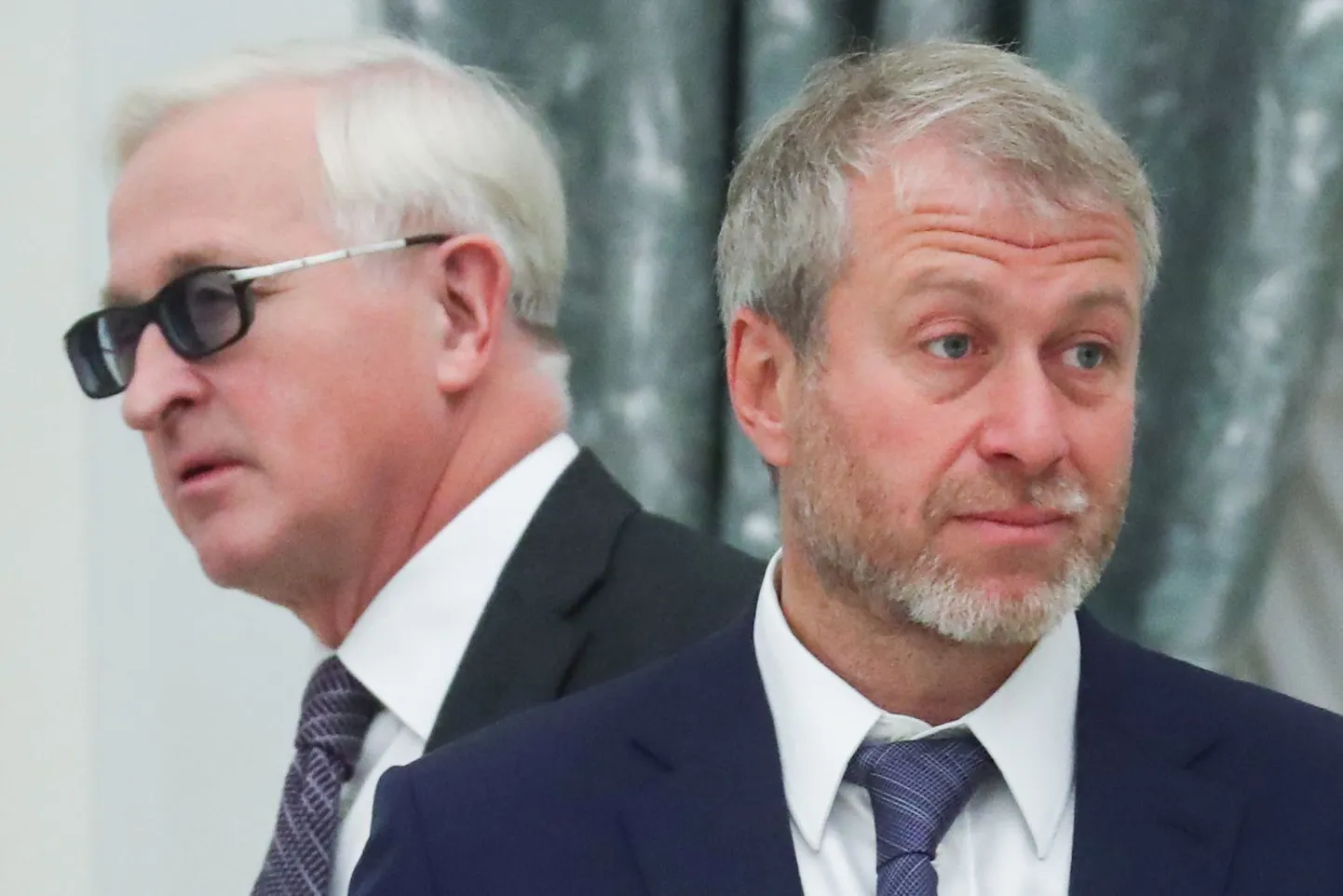 Vene superrikkad Alexander Šohin (V) ja Roman Abramovitš (P).