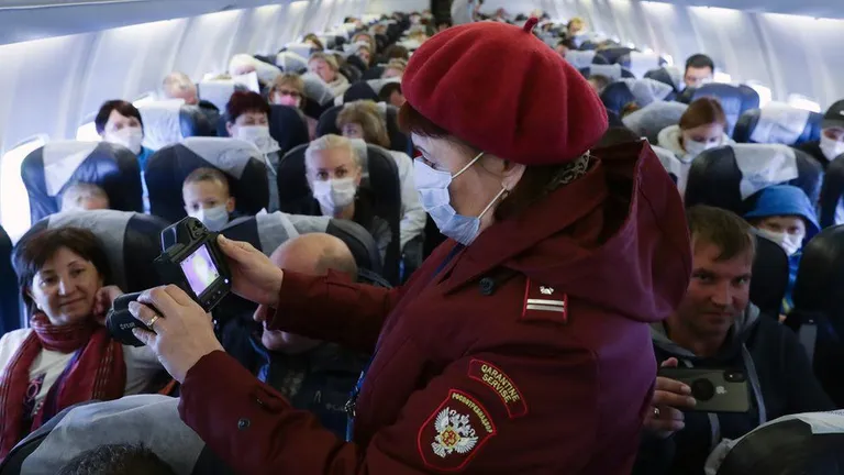 До закрытия границ сотрудники Роспотребнадзора дистанционно проверяли температуру у пассажиров, прибывших из Китая