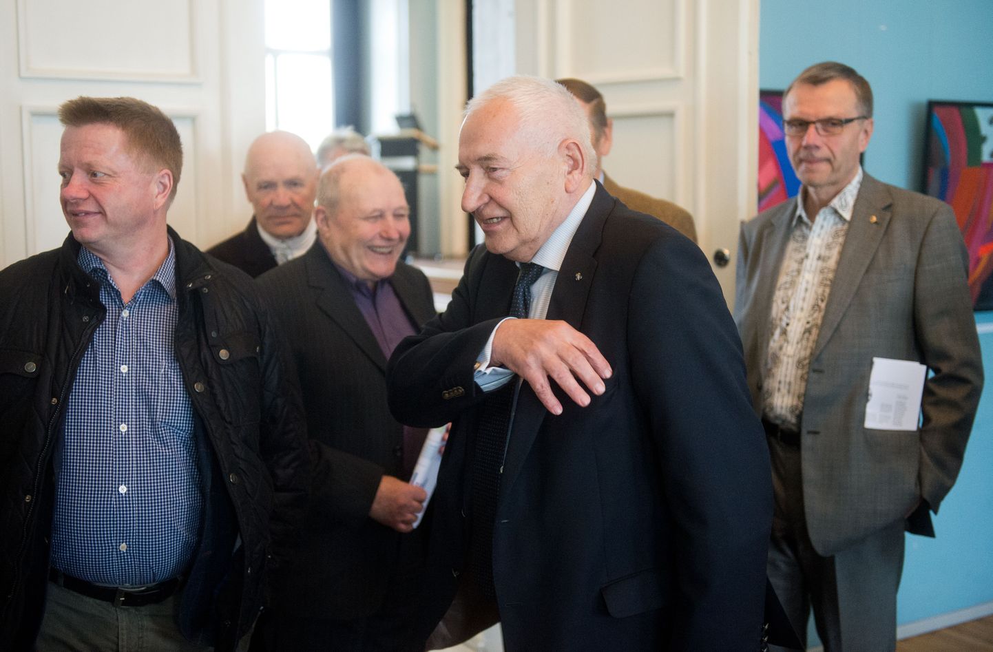 Harju Elektri nõukogu esimees Endel Palla (keskel) ja teised aktsionärid aktsionäride üldkoosolekul 2014. aastal.