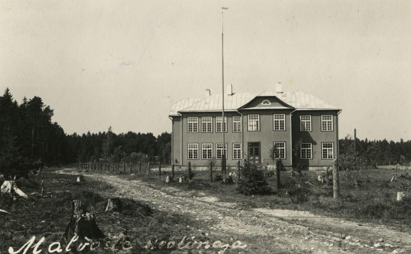 Ehitusjärgne foto Malvaste koolimajast, 1930.