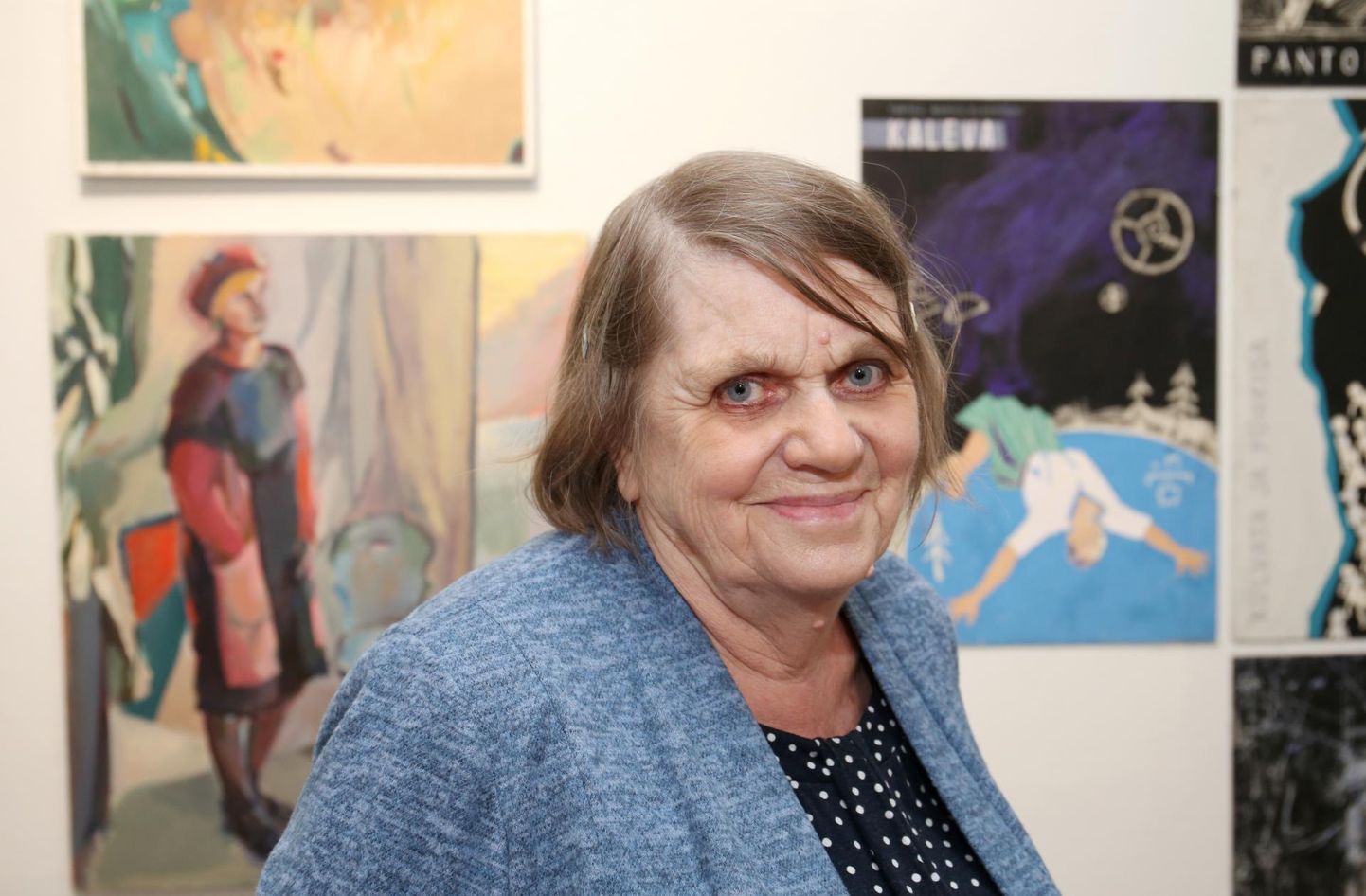 Eile võttis kunstnik ja kunstnike õpetaja Helle Vahersalu õnnitlusi vastu Nooruse galeriis.