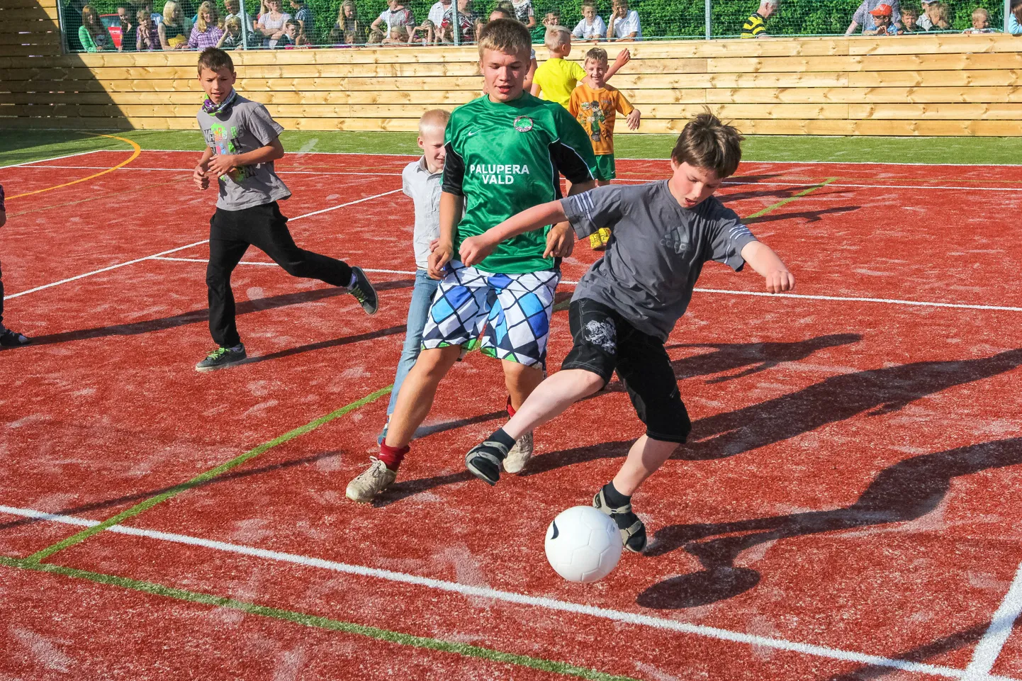 Palupera staadionil avati multifunktsionaalne mänguväljak 2013. aasta juunis.
