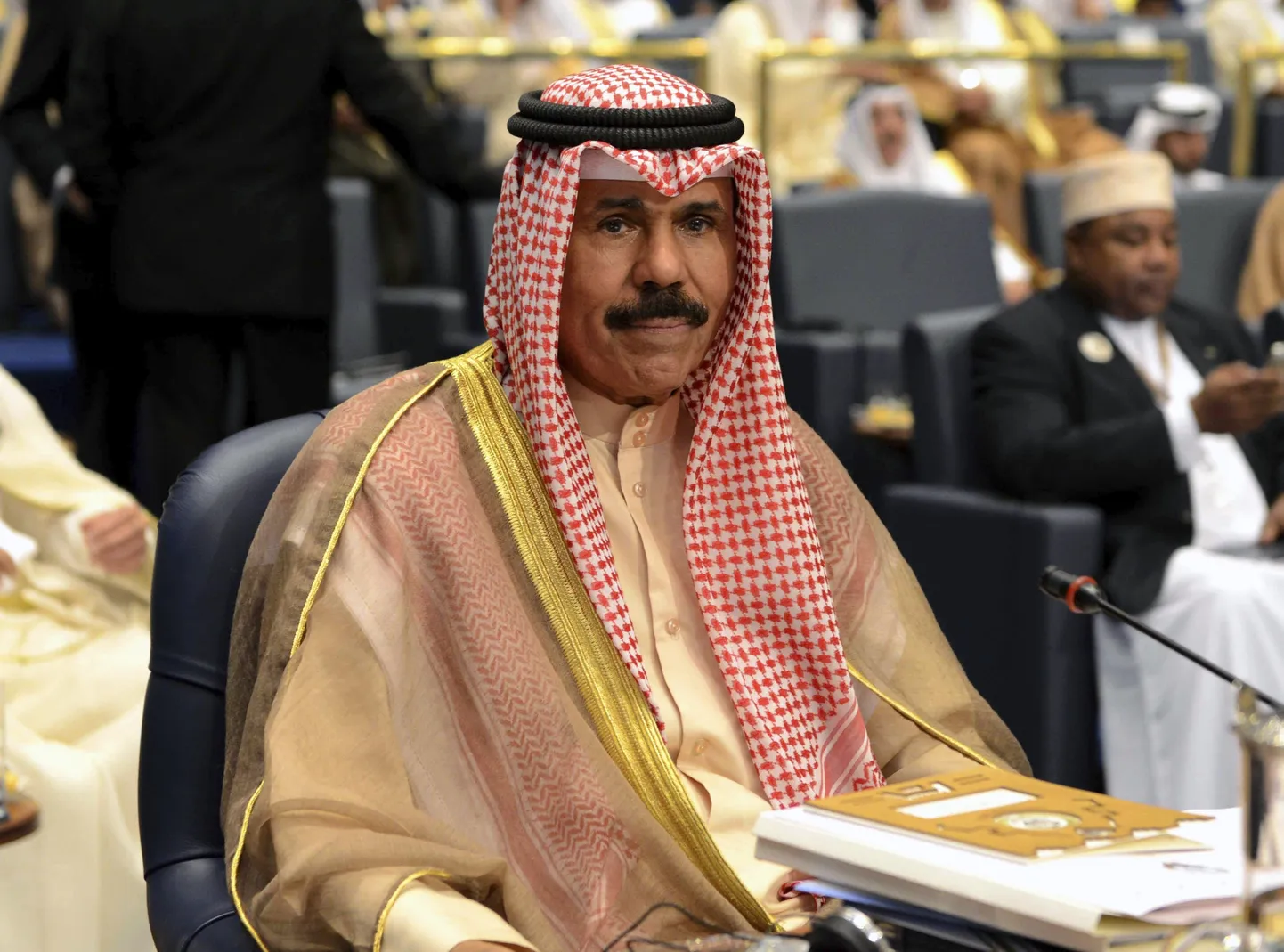 Miris Kuveitas valdošais emīrs šeihs Navafs al Ahmeds as Sabahs.
