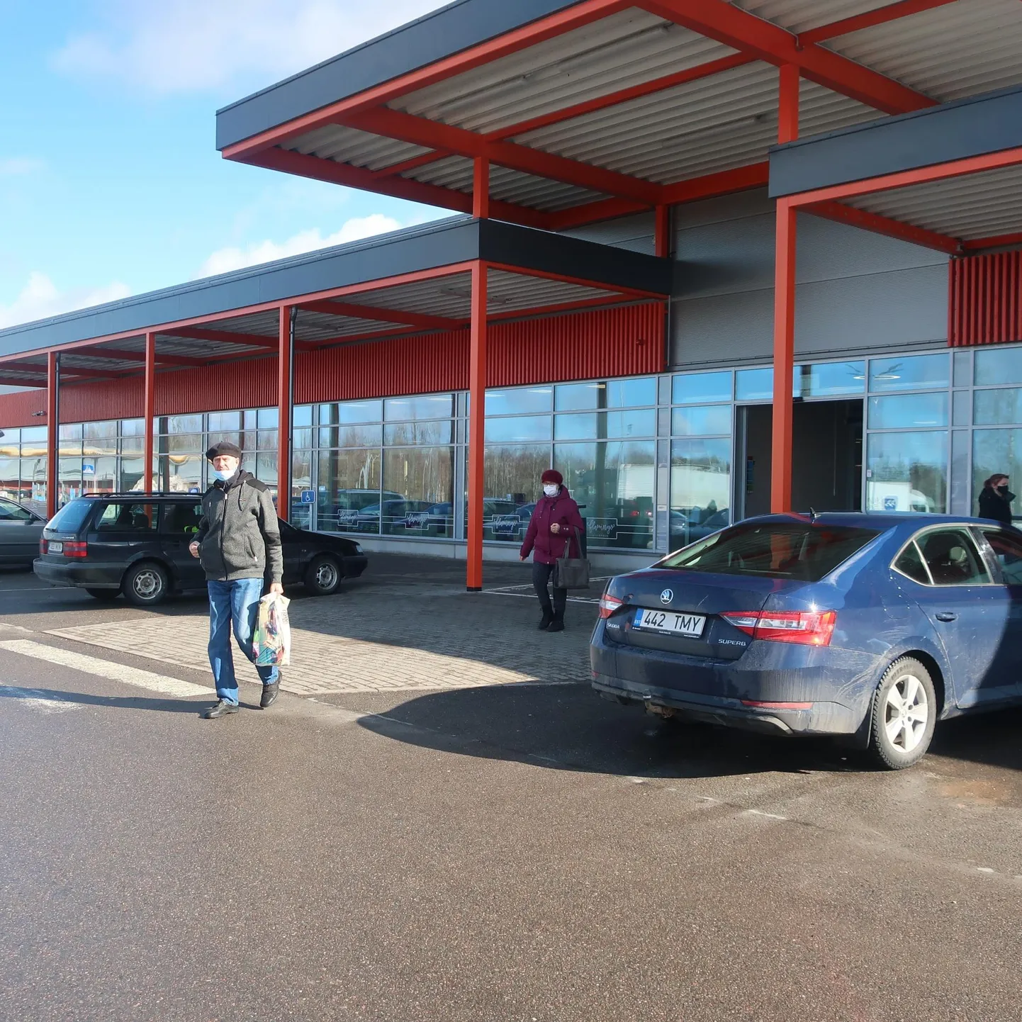 Põlva tarbijate ühistu juhatuse liige Kristo Anderson tõdes, et aia- ja ehituspoodidele kehtestatud piirangud tulevad Maksimarketile teatud määral kasuks.