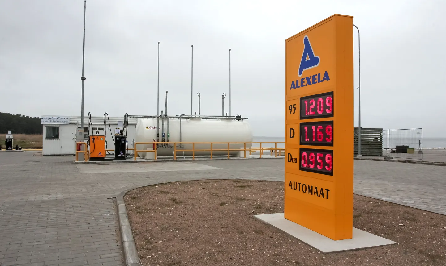 Alexela avas Emmaste vallas oma esimese tankla.