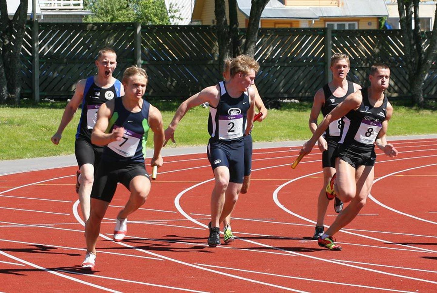 Viljandis peetud Eesti teatejooksude meistrivõistluste meeste 4 × 100 meetri jooksu neljandas vahetuses võttis Sakala ankrumees Kaarel Jõulu (number 7) teatepulga vastu nädalapäevad tagasi väeteenistusest naasnud Allar Staškevitšilt.