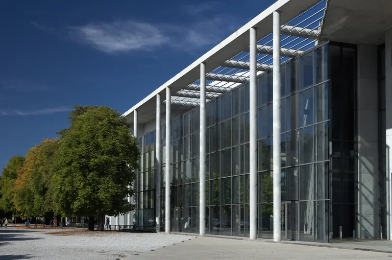 Münchenis asuva Pinakothek der Moderne muuseumi töötaja sooritas ootamatu kelmuse, mis viis mehe kiire vallandamiseni.