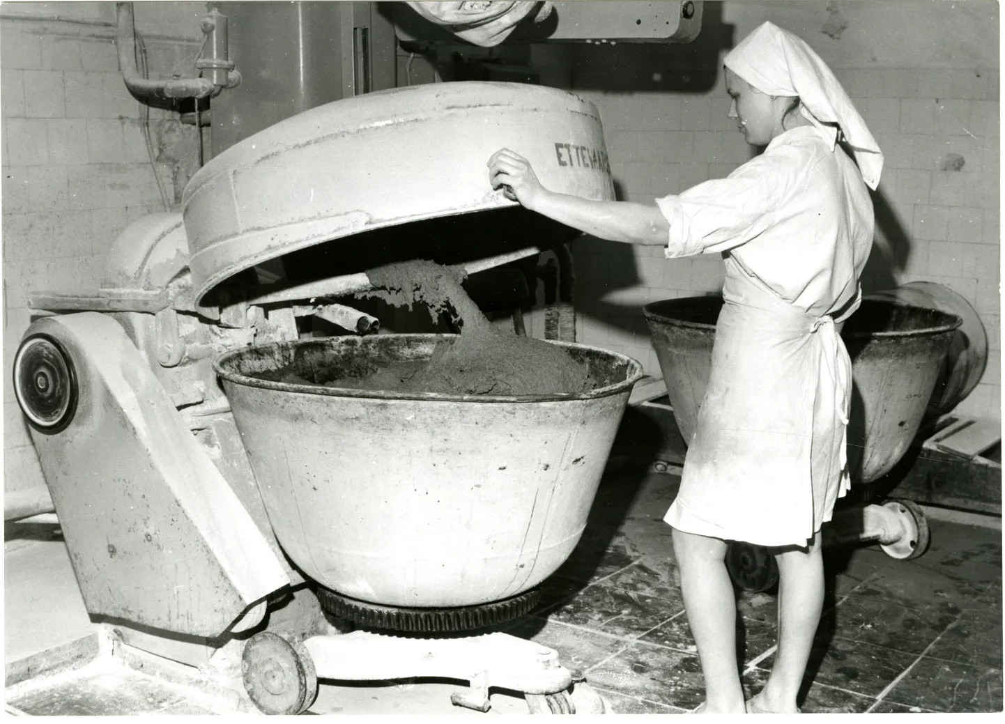 VANAD AJAD: Leivataigna segamine 1980. aastal. 
Saaremaa Muuseum