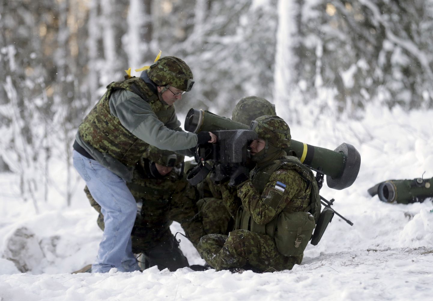 Eesti kaitseväelased katsetamas esimest korda Javelini jaanuaris 2016.