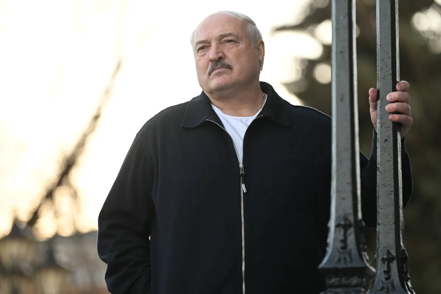 Valgevene režiimi juht Aljaksandr Lukašenka ootamas kohtumist Vene diktaatori Vladimir Putiniga Kremlis. 11. aprill 2024.