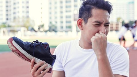 KAS TEADSID? ⟩ Üllatav nipp eemaldab jalanõude ebameeldiva lõhna