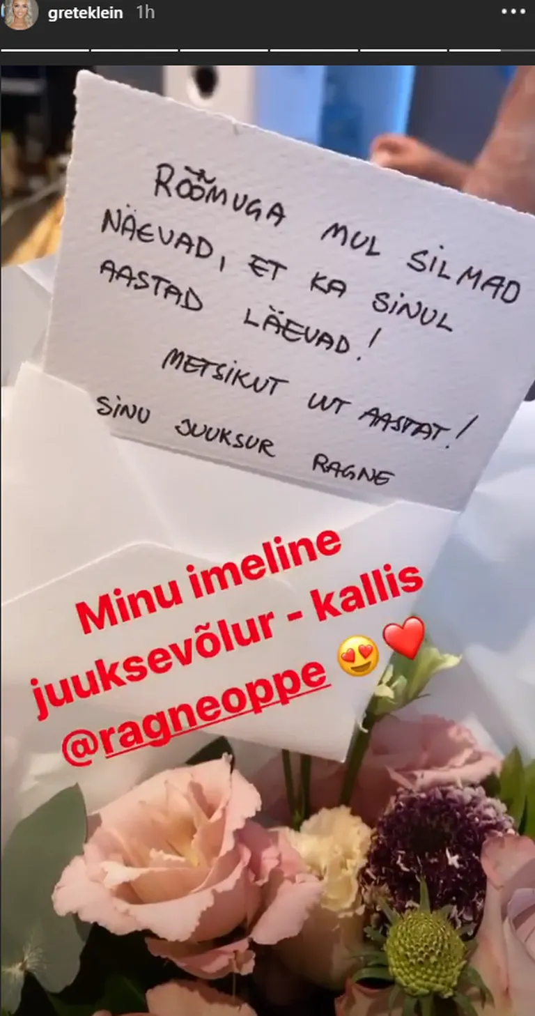 Näitleja Grete Klein sai sünnipäevaks oma juuksurilt lillekimbu.