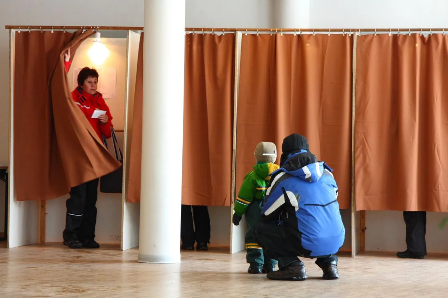 Eelnõu kohaselt toimuksid järgmised riigikogu valimised juba avatud nimekirjadega.