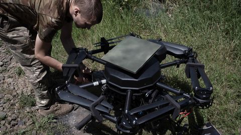 Isapuhkusel Briti programmeerija lõi Ukrainale tehisintellektil põhineva drooniarmee