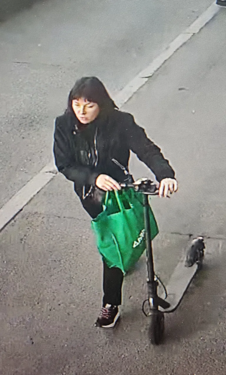 Tõukerattaga 8-aastasele lapsele otsa sõitnud naine.