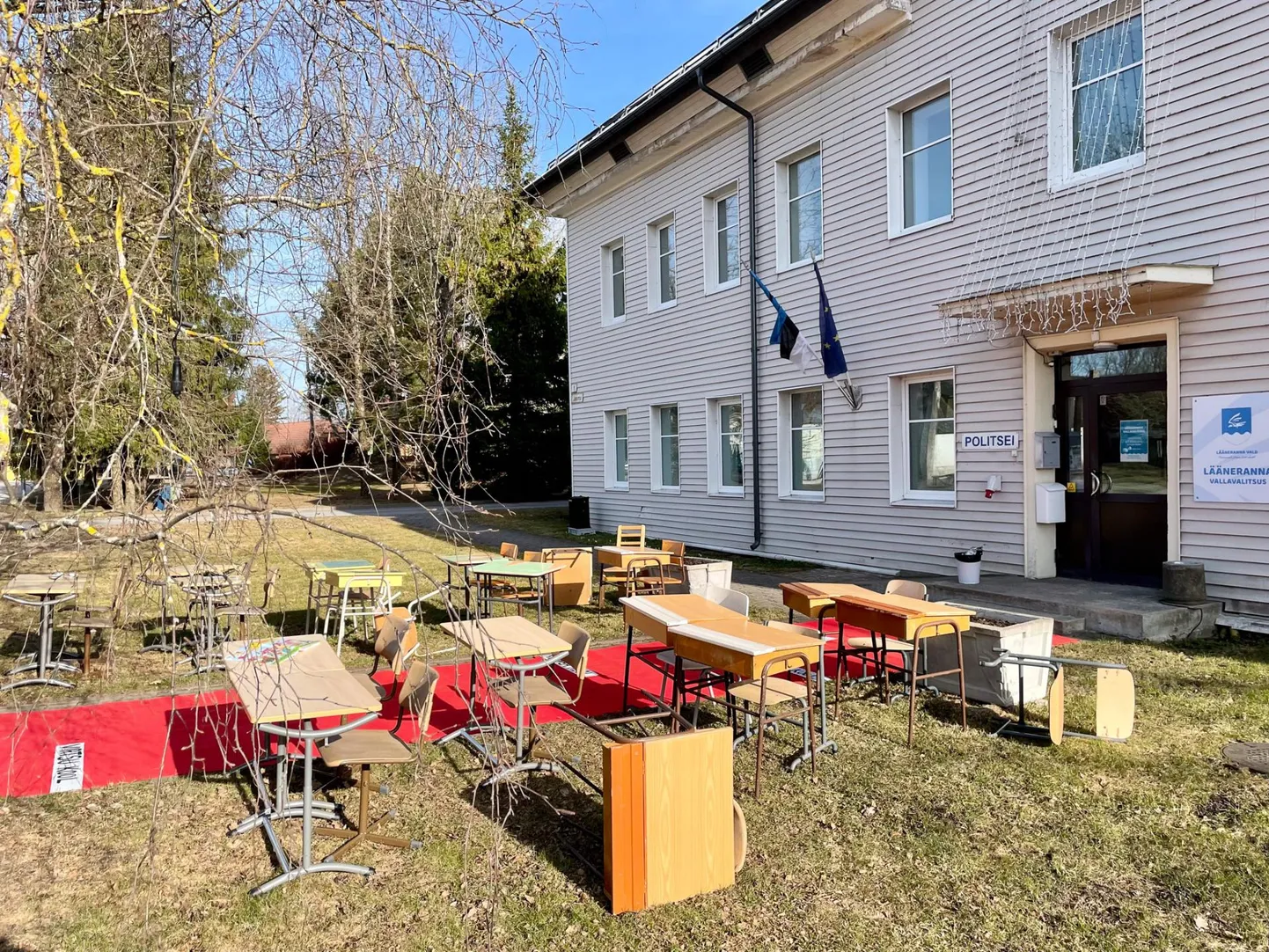 Seekord protestisid elanikud Lääneranna koolivõrgu reformi vastu vaikides.