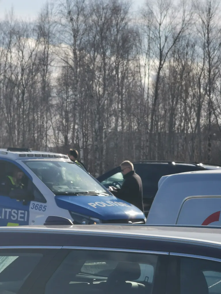 Politsei konfiskeeris tuntud lembelauliku auto võtmed.