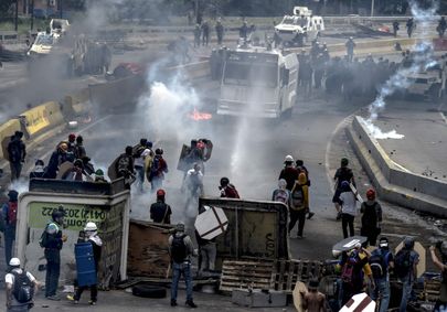Venezuela politsei tulistas tuhandete meeleavaldajate sekka pisargaasi