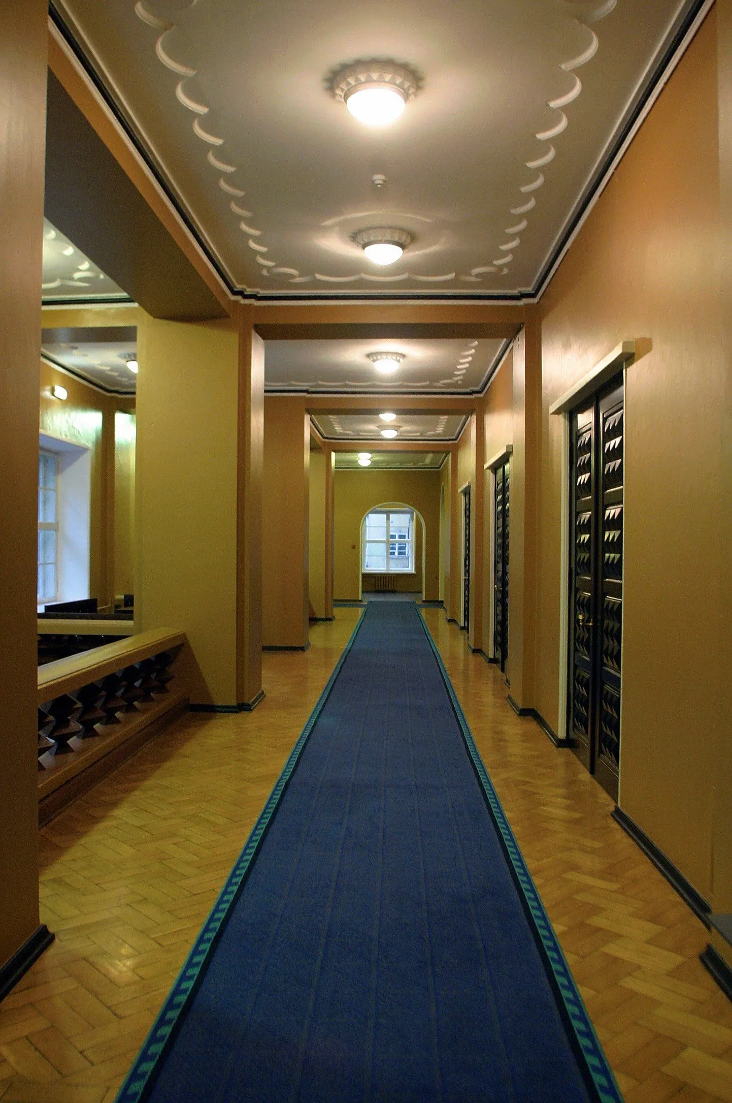 Riigikogu istungisaali esine koridor.