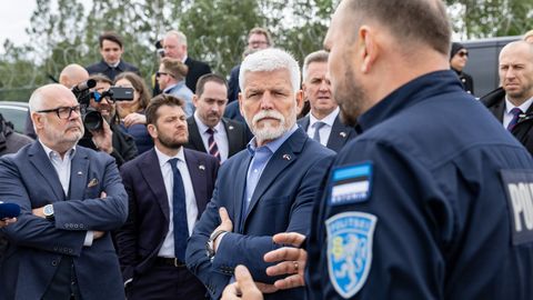 REPORTAAŽ ⟩ Tšehhi president vaatas Setomaal, kuidas NATO idapiiri kindlustatakse