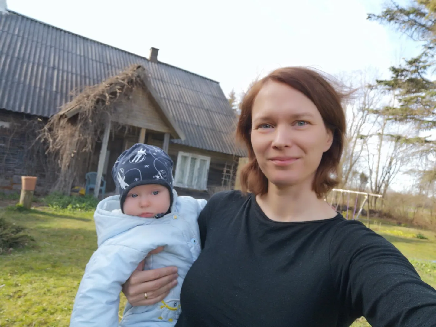 Tuul Sepp (36) tegi endast pildi Põlvamaal maakodus, süles neljakuune Kiur.
