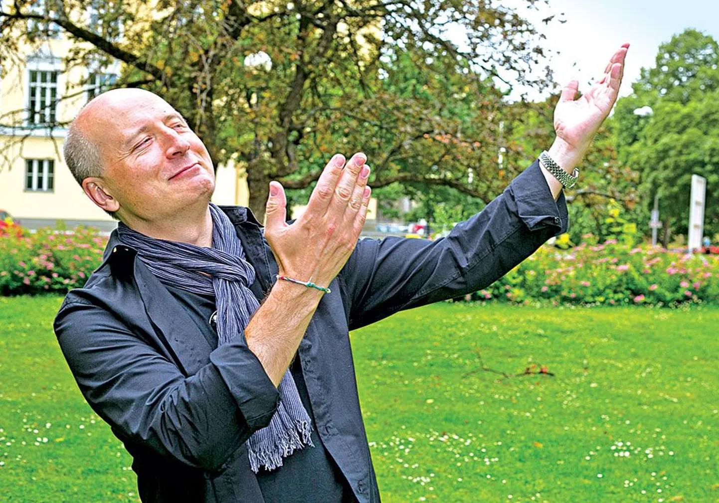 Dirigent Paavo Järvi jäi 2009. aastal politseile purjuspäi USAs Ohios autot juhtides vahele. Kinnipeetud Järvi ei läbinud koordinatsioonitesti ja keeldus alkomeetrisse puhumisest. Politsei väitel oli mees nii purjus, et ei mõistnud, kus ta asub.