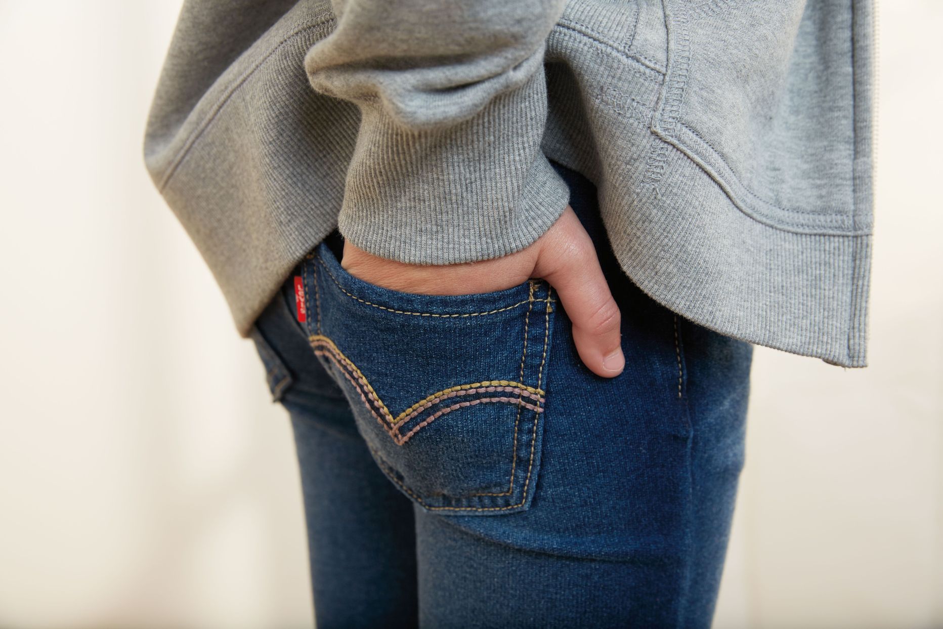 Teksapükste tagumised taskud on praktilised, kuid paremal ees asuv väike taskuke tundub tänapäeval üsna mõttetu.