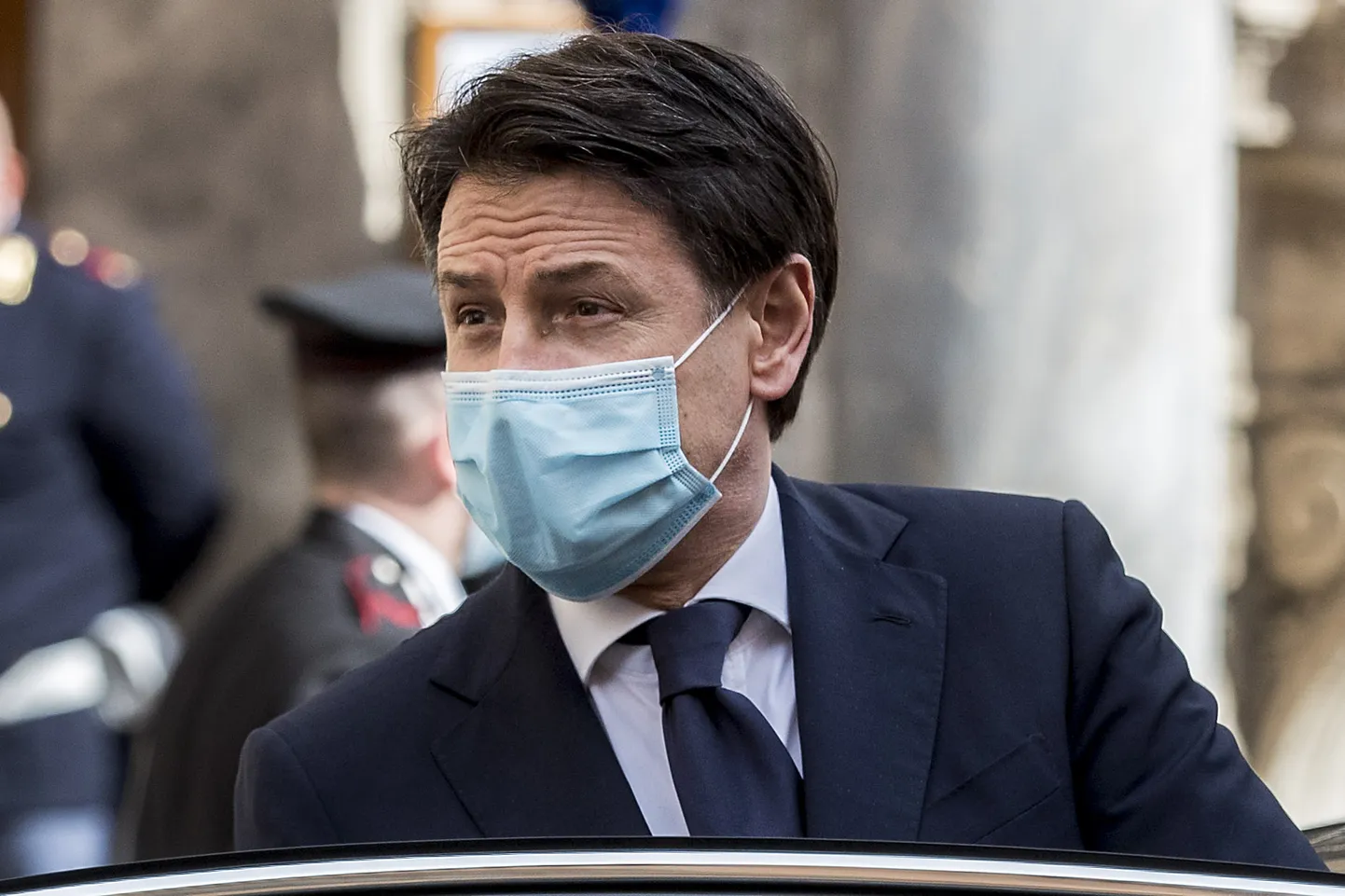 Itaalia peaminister Giuseppe Conte kaitsemaskiga.