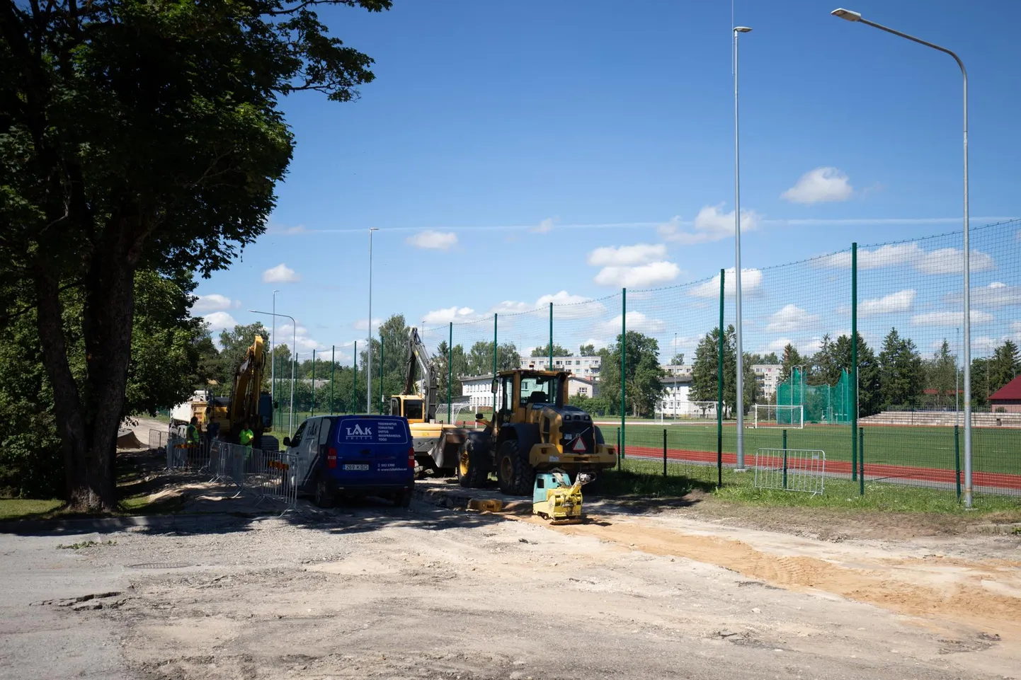 Tehnika tänava tööde esimeses etapis freesitakse üles vana asfalt.