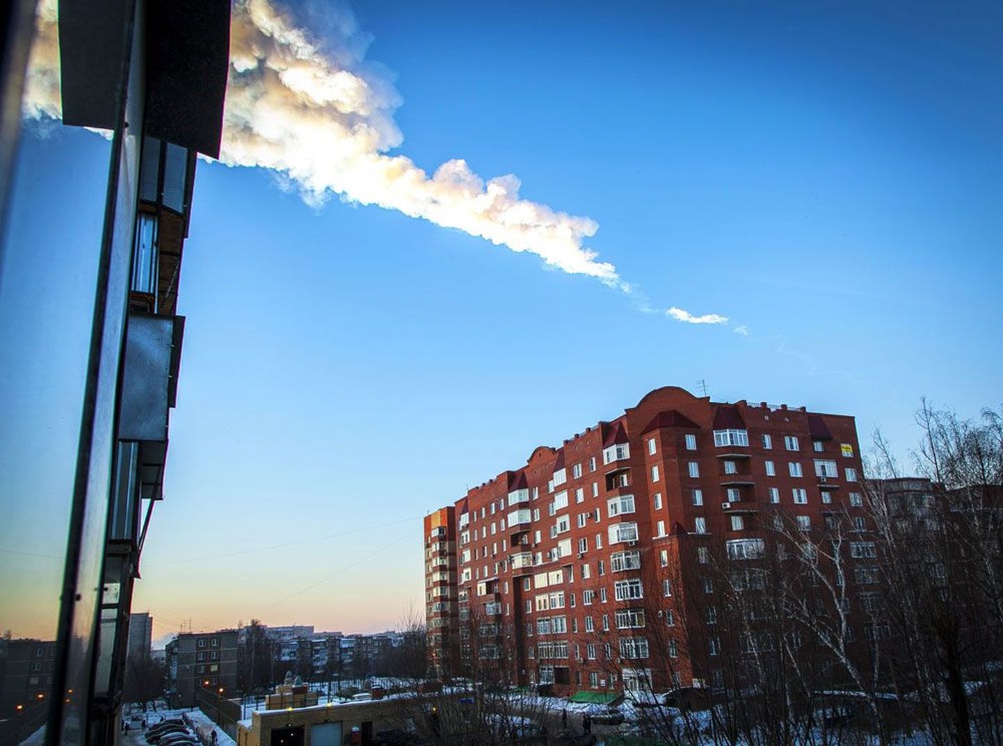 Meteoriidijälg eile hommikul Tšeljabinskis elumaja kohal.