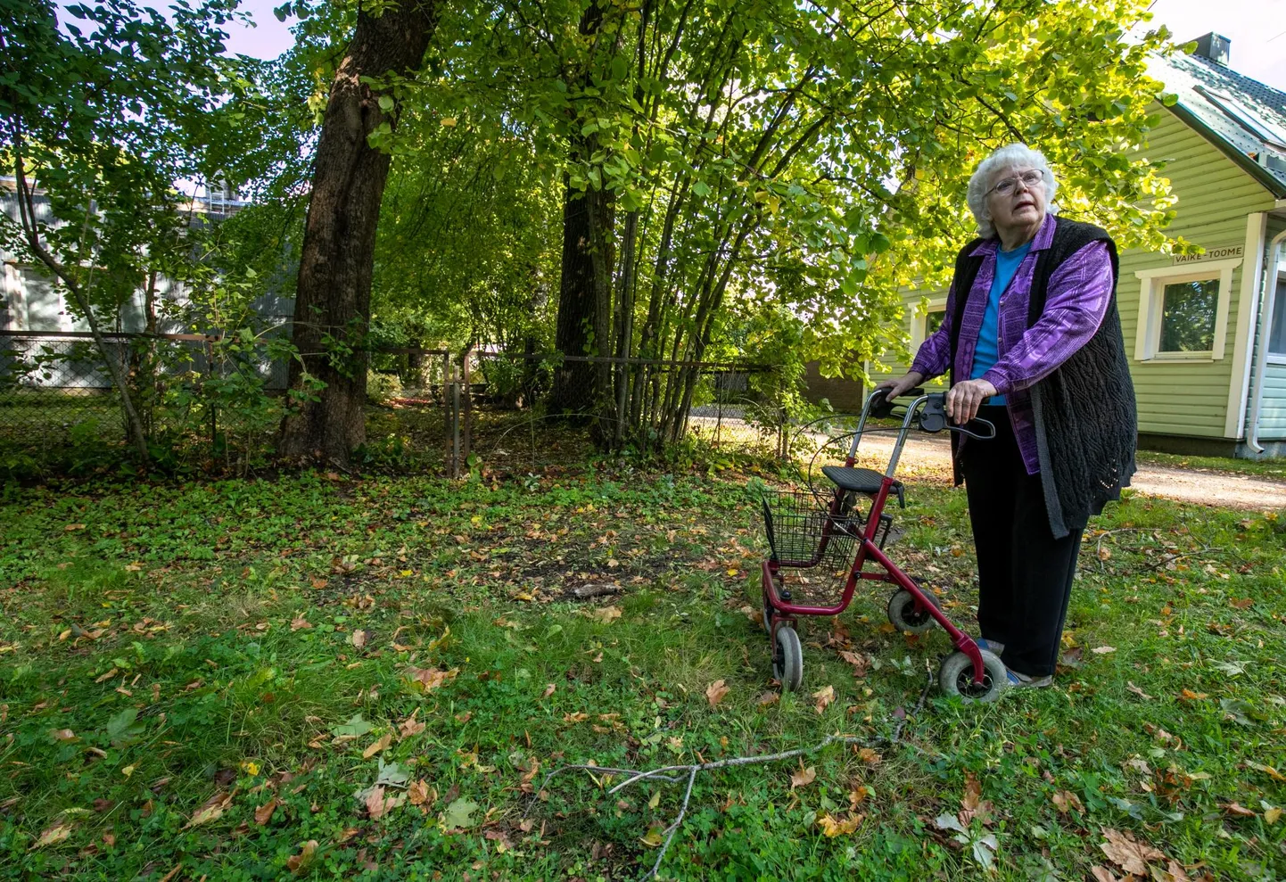 Naali-Marie Liivrand tunneb muret inimeste pärast, kellel käib üle jõu krundiga piirnevate alade hooldamine.