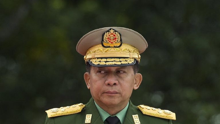 Главнокомандующий армией Мьянмы Мин Аун Хлаин обещает провести в стране выборы, но не говорит, когда