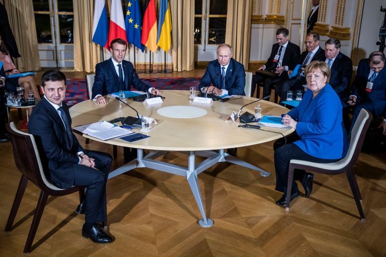 Крымская тема начала занимать больше внимания Владимира Зеленского (крайний слева) после переговоров в нормандском формате, состоявшихся в декабре 2019 года в Париже