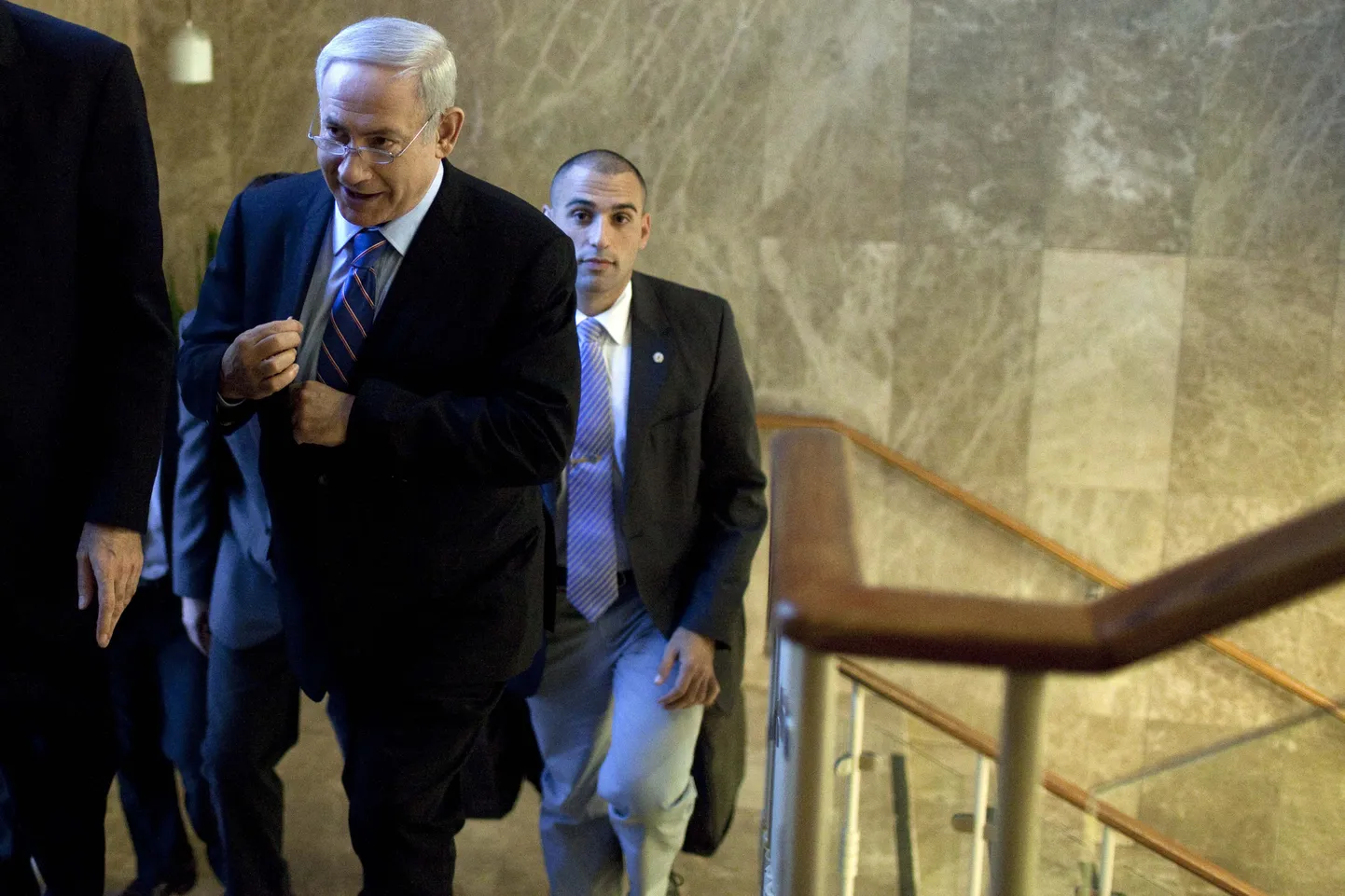 Iisraeli peaminister Benjamin Netanyahu (vasakul)eile Jeruusalemmas iganädalasele kabinetikohtumisele saabumas.
