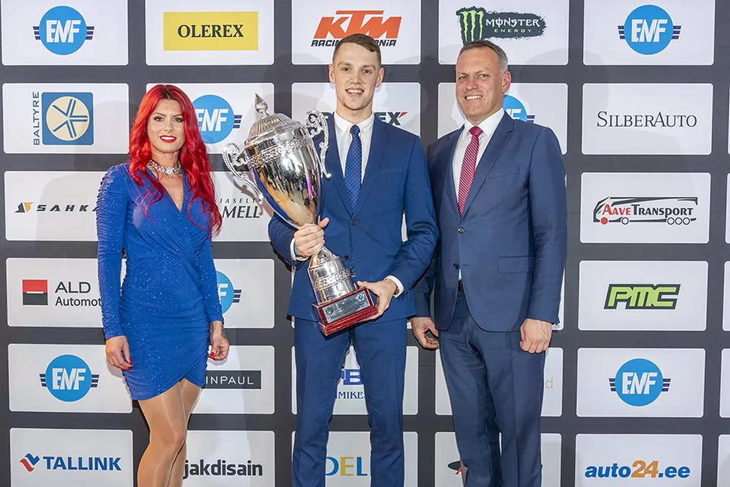 Kevin Saar (keskel) valiti teist aastat järjest parimaks mootorrattasportlaseks