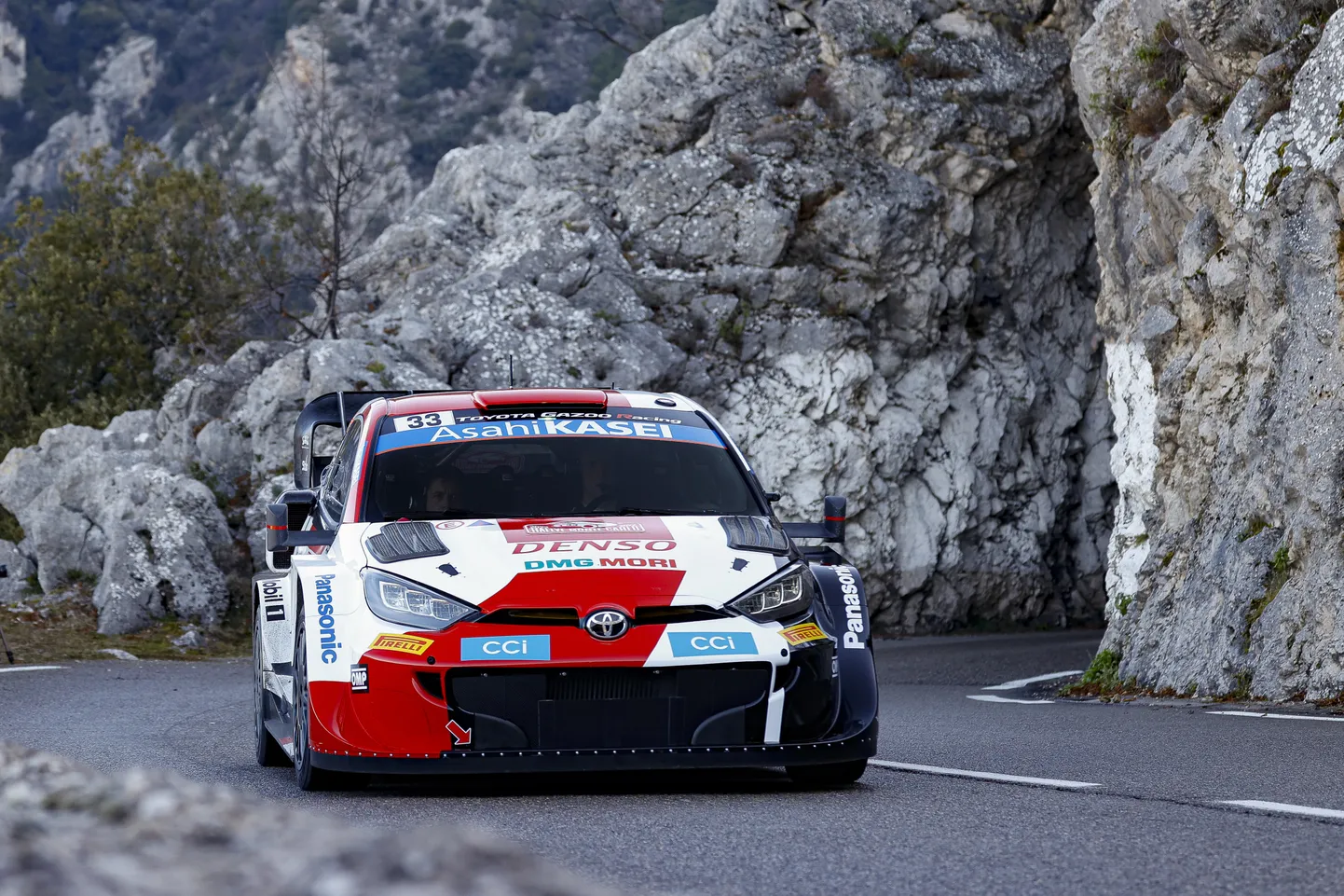 Elfyn Evansi Toyota Yaris Monaco rallil.