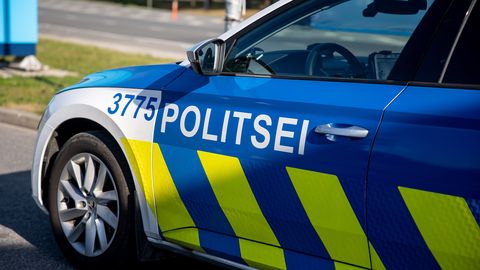 Purunenud rehviga veok häirib Tallinna-Pärnu maanteel liiklust