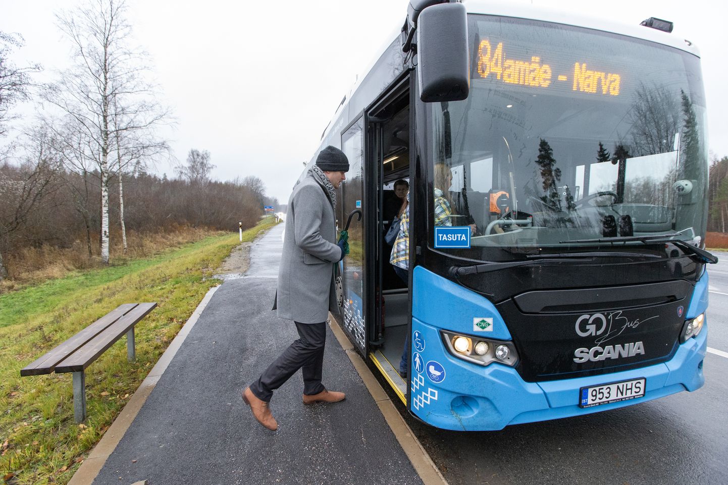 Regionaalminister Madis Kallas sõitis tasuta bussiga esimest korda kuu aega tagasi Ida-Virumaal, tõenäoliselt jäi see tal ka viimaseks korraks.