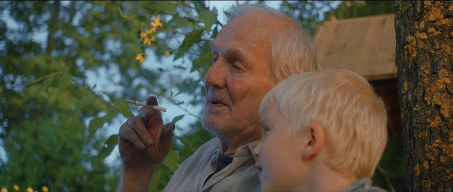 Aleksander (Evald Aavik) räägib Karlile (Oliver Linnas) elust ja surmast.