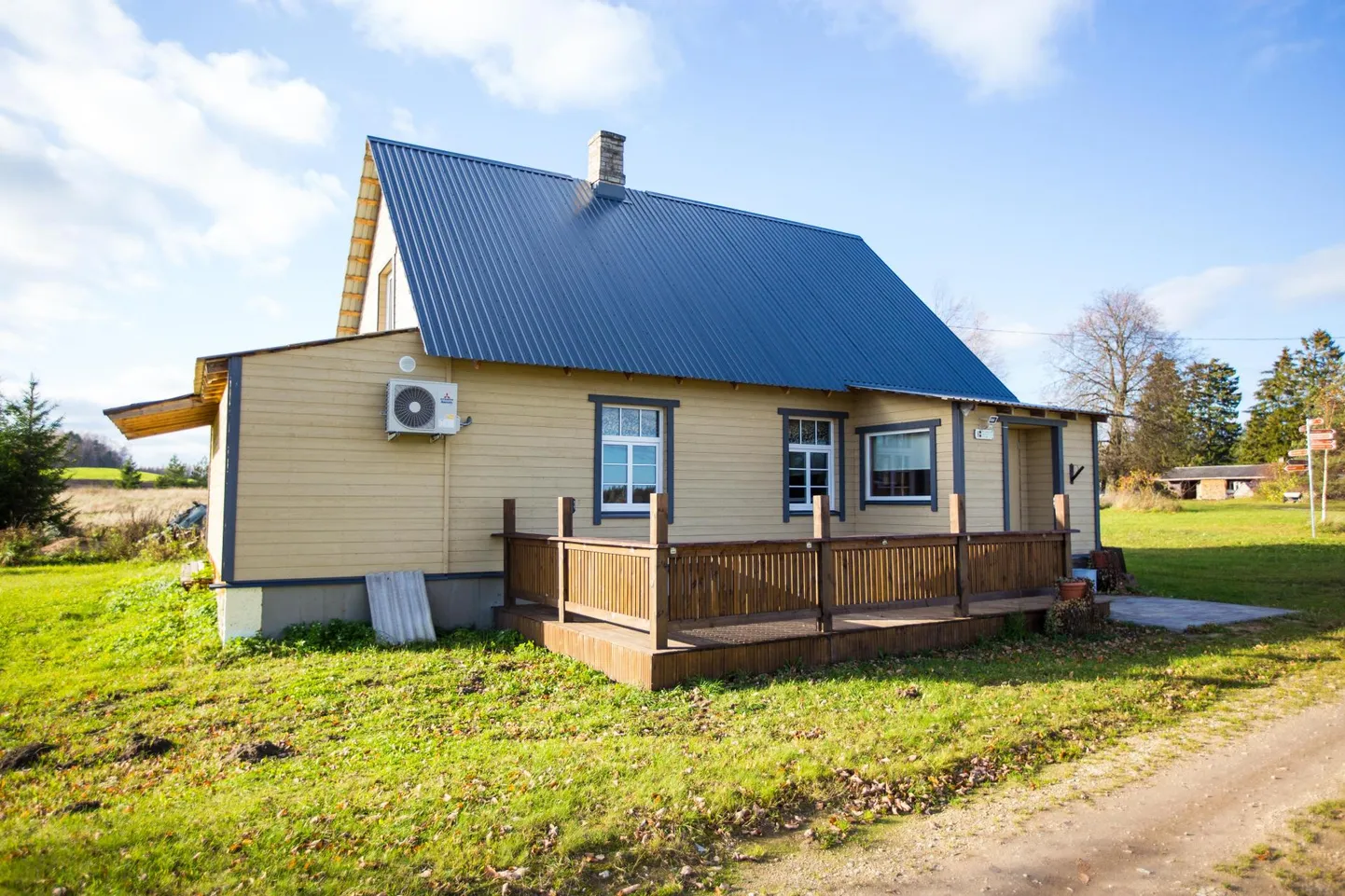 Kantküla külaselts andis projektitoetuste abiga külamajale värske ilme.