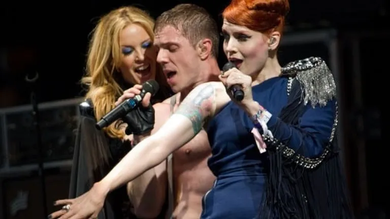 Scissor Sisters un Kailija Minoga Glāstonberijas festivālā