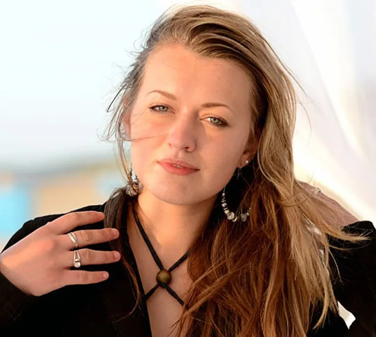 Evija Smagare, šovasar baudot atpūtu pie jūras