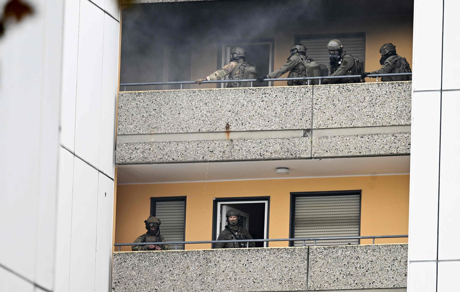 Politsei eriüksuslased Saksamaal Ratingenis kortermajas, kus päästjate saabudes plahvatas korter.