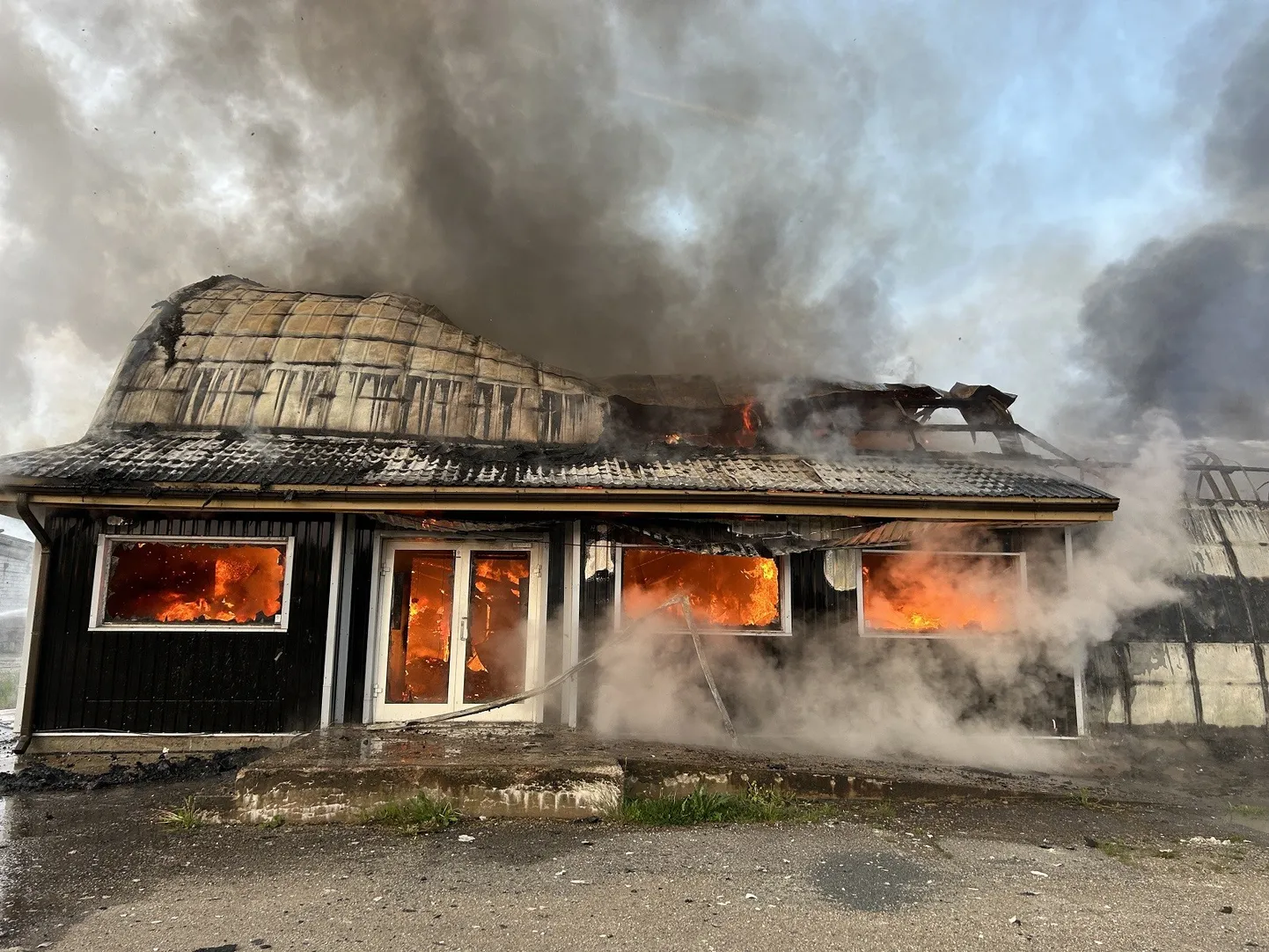 Jõhvis põlenud angaar.